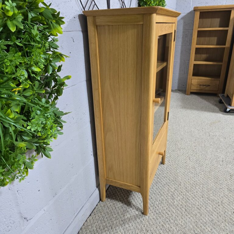 Second-Hand Solid Oak Cupboard Second-Hand Solid Oak Cupboard