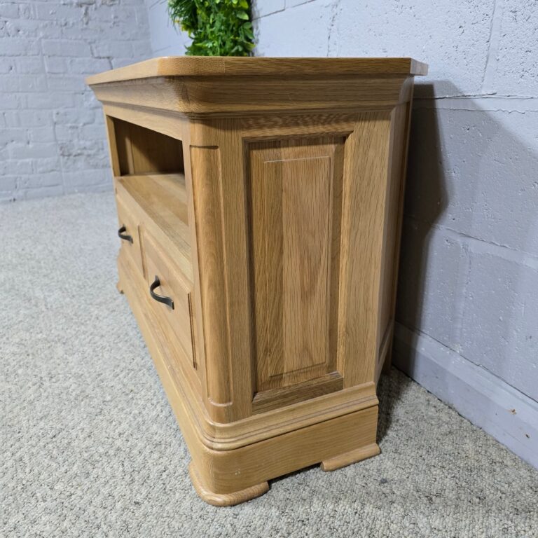 Oak FurnitureLand Pre-Loved TV Stand.