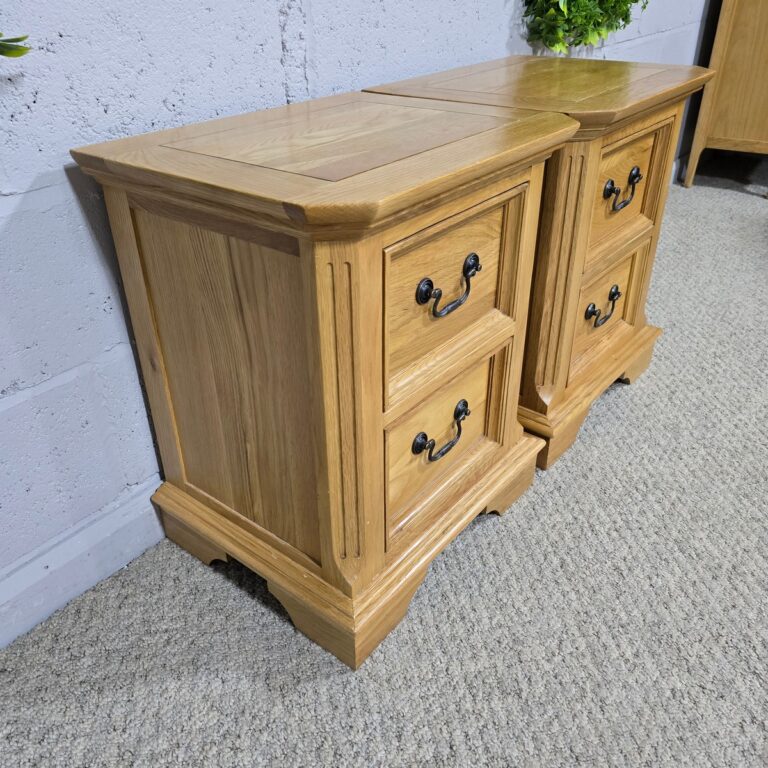 Pair of PreLoved Oak Bedside Drawers Pair of PreLoved Oak Bedside Drawers