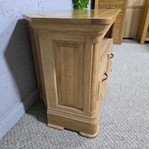 Oak FurnitureLand Pre-Loved TV Stand.