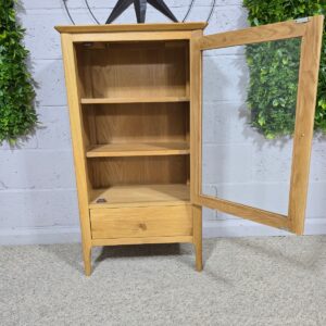 Second-Hand Solid Oak Cupboard Second-Hand Solid Oak Cupboard