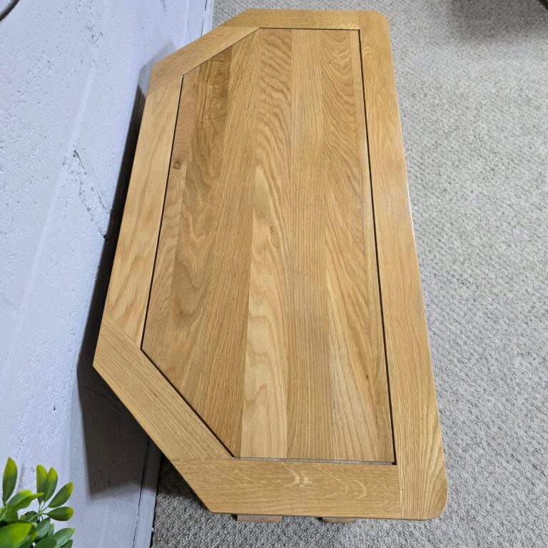 Oak FurnitureLand Pre-Loved TV Stand.