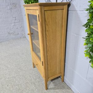 Second-Hand Solid Oak Cupboard Second-Hand Solid Oak Cupboard