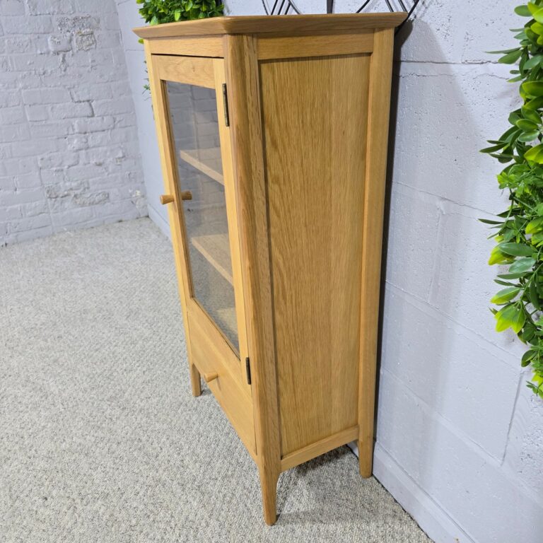 Second-Hand Solid Oak Cupboard Second-Hand Solid Oak Cupboard