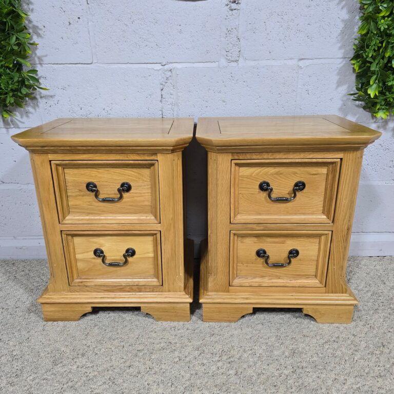 Pair of PreLoved Oak Bedside Drawers Pair of PreLoved Oak Bedside Drawers