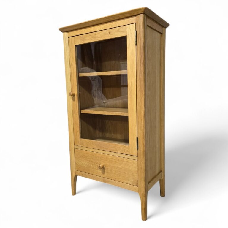 Second-Hand Solid Oak Cupboard Second-Hand Solid Oak Cupboard