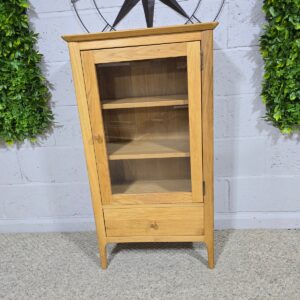 Second-Hand Solid Oak Cupboard Second-Hand Solid Oak Cupboard