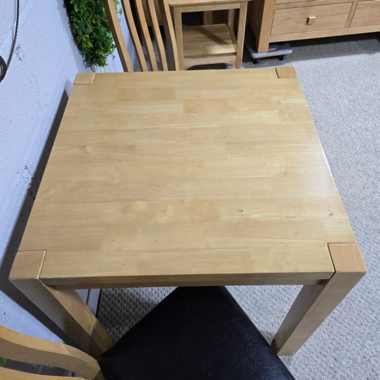 Pre-Loved Solid Oak Dining Set Pre-Loved Solid Oak Dining Set