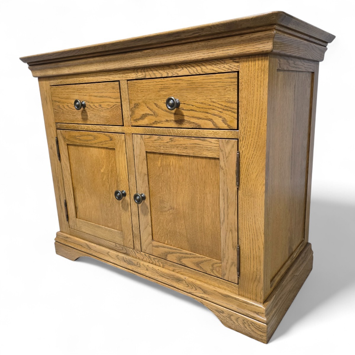 Pre-owned Barker and Stonehouse sideboard in solid oak with dovetail joints and warm medium tone perfect for dining spaces.
