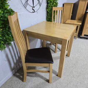 Pre-Loved Solid Oak Dining Set Pre-Loved Solid Oak Dining Set
