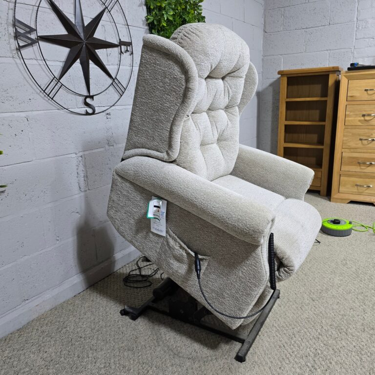Celebrity Woburn Rise Recliner Celebrity Woburn Rise Recliner