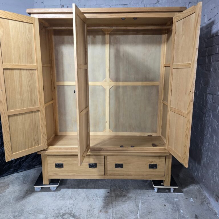 Stylish Warm Oak Triple Wardrobe Stylish Warm Oak Triple Wardrobe