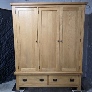 Stylish Warm Oak Triple Wardrobe Stylish Warm Oak Triple Wardrobe