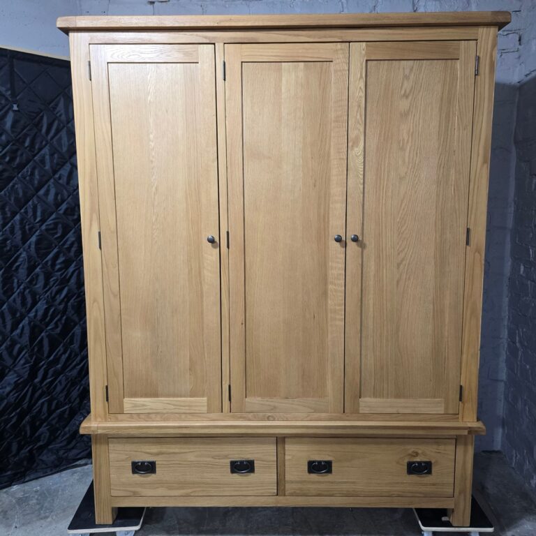 Stylish Warm Oak Triple Wardrobe Stylish Warm Oak Triple Wardrobe