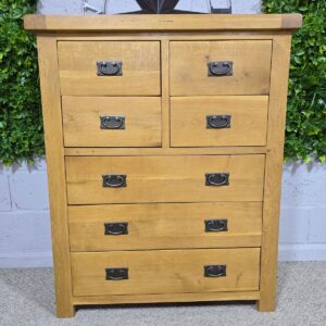 Barker and Stonehouse Solid Oak Chest Overview Barker and Stonehouse Solid Oak Chest Overview