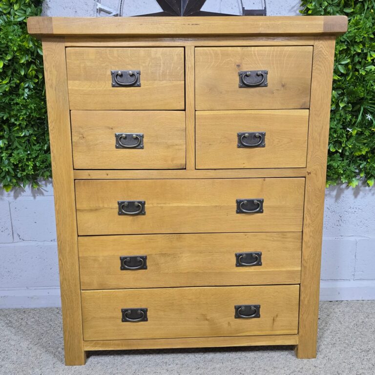 Barker and Stonehouse Solid Oak Chest Overview Barker and Stonehouse Solid Oak Chest Overview