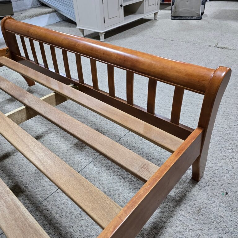 Double Sleigh Bed in Medium Oak