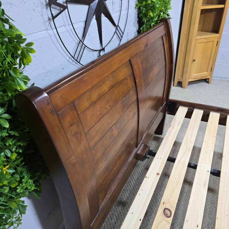 Navajos Panelled Bed Frame in Reclaimed Wood Navajos Panelled Bed Frame in Reclaimed Wood