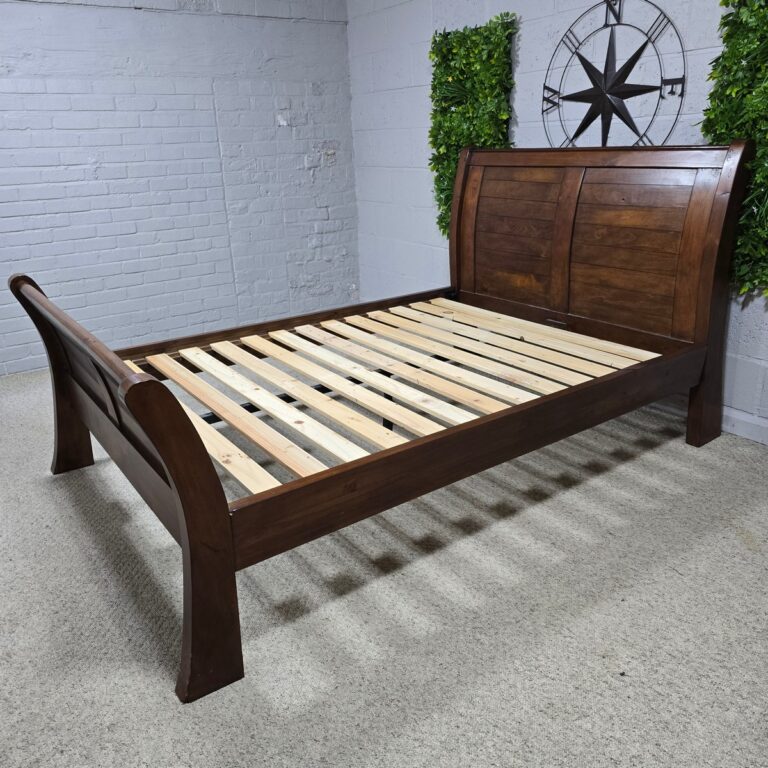 Navajos Panelled Bed Frame in Reclaimed Wood Navajos Panelled Bed Frame in Reclaimed Wood