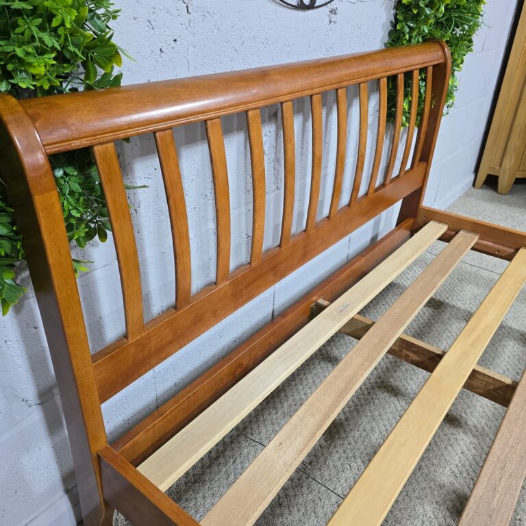 Double Sleigh Bed in Medium Oak