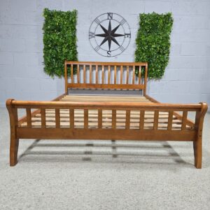 Double Sleigh Bed in Medium Oak