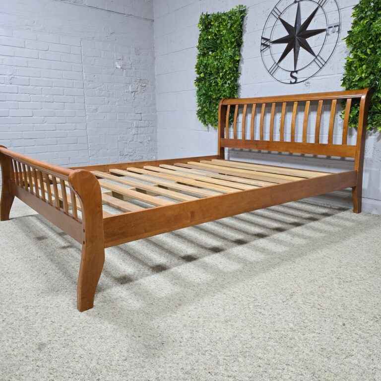 Double Sleigh Bed in Medium Oak