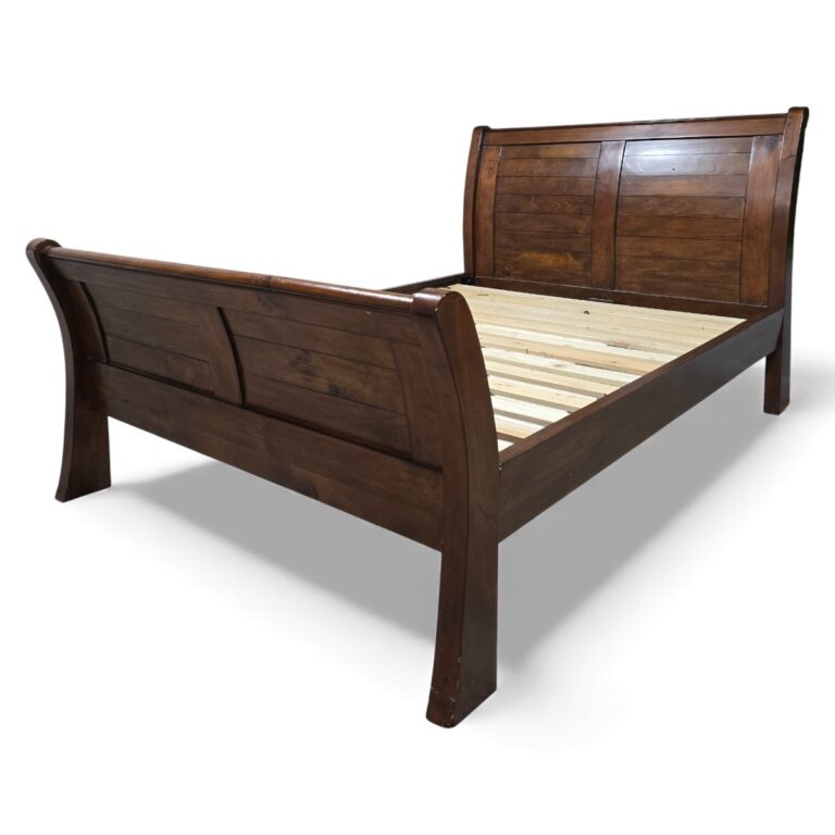 Navajos Panelled Bed Frame in Reclaimed Wood Navajos Panelled Bed Frame in Reclaimed Wood