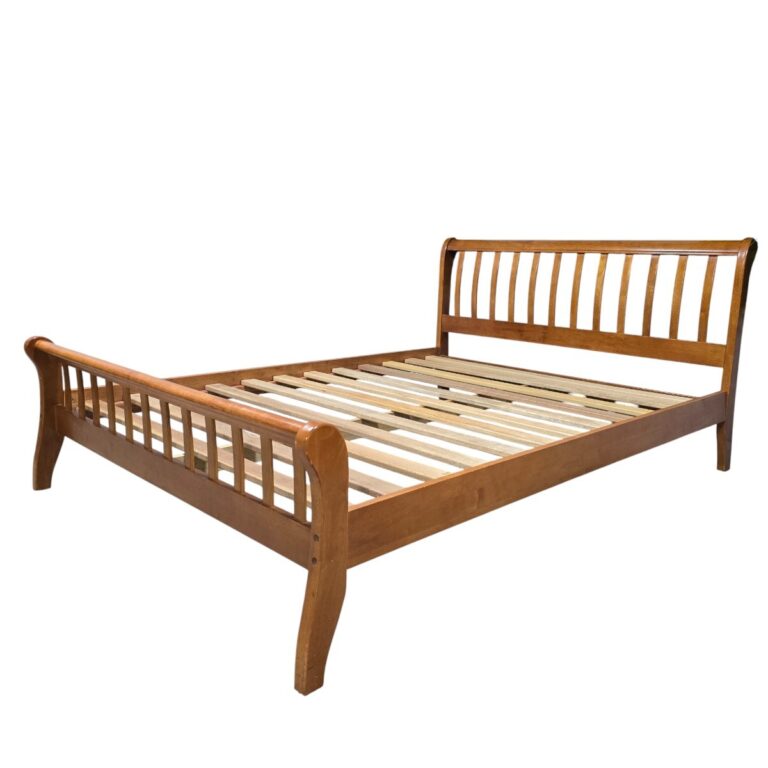 Double Sleigh Bed in Medium Oak