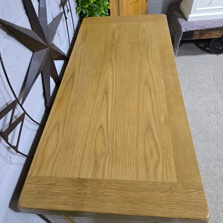 Barker and Stonehouse Solid Oak Chest Overview Barker and Stonehouse Solid Oak Chest Overview