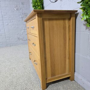 Barker and Stonehouse Oak Chest of Drawers Barker and Stonehouse Oak Chest of Drawers