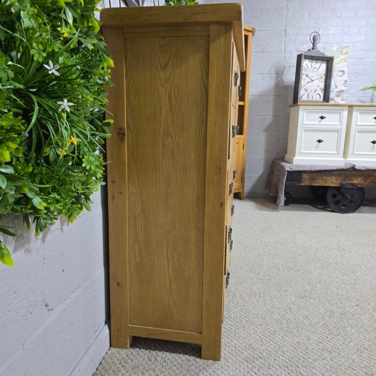 Barker and Stonehouse Solid Oak Chest Overview Barker and Stonehouse Solid Oak Chest Overview