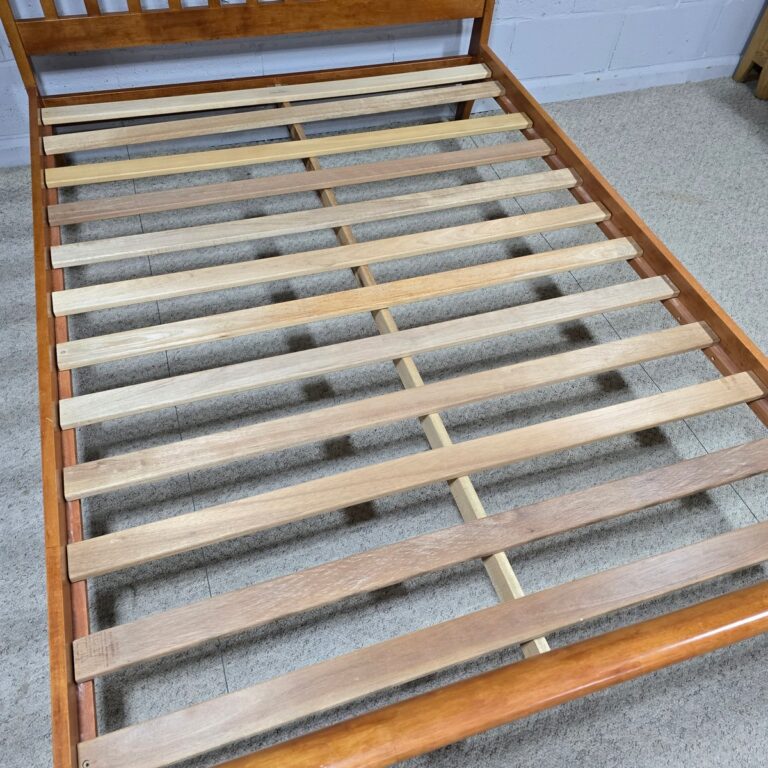 Double Sleigh Bed in Medium Oak