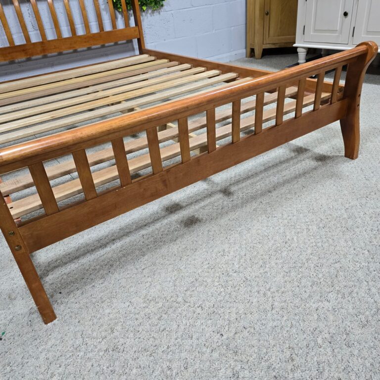 Double Sleigh Bed in Medium Oak