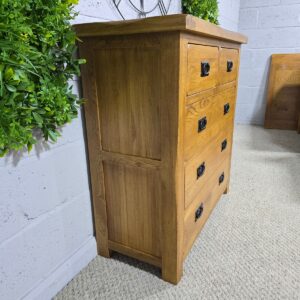 Pre-loved Oak FurnitureLand Original Rustic Chest of Drawers - Save Big on Solid Oak Luxury. Pre-loved Oak FurnitureLand Original Rustic Chest of Drawers - Save Big on Solid Oak Luxury.