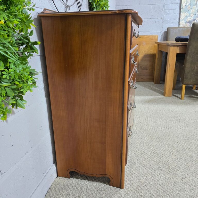 Peek inside its story... then write your own chapter with this pre-loved dark oak veneer chest of drawers.