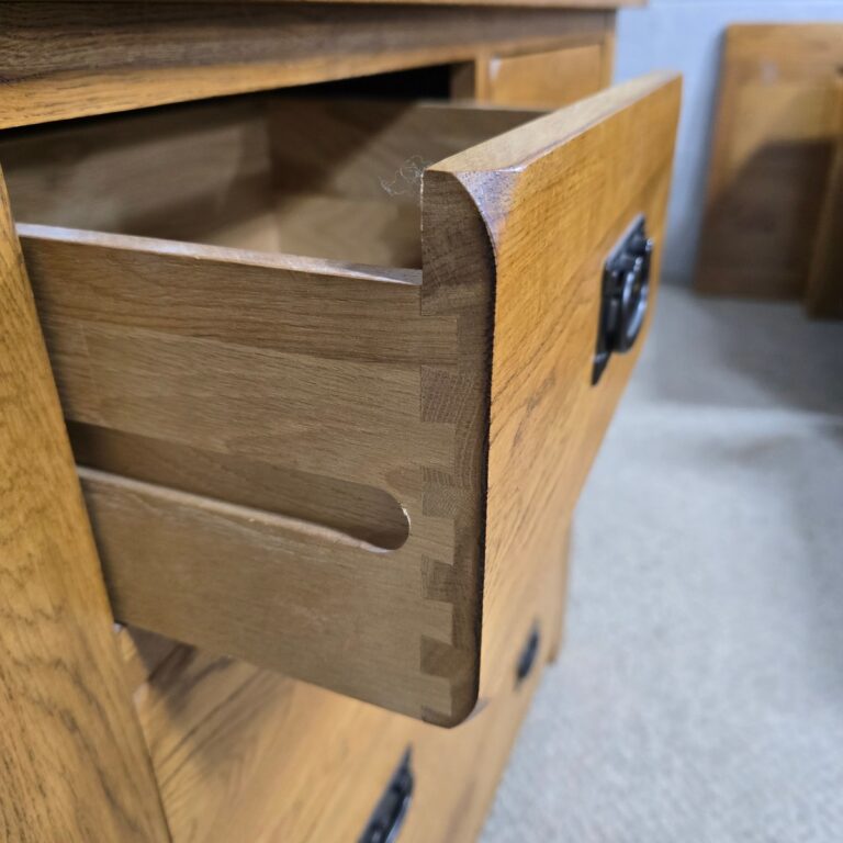 Pre-loved Oak FurnitureLand Original Rustic Chest of Drawers - Save Big on Solid Oak Luxury. Pre-loved Oak FurnitureLand Original Rustic Chest of Drawers - Save Big on Solid Oak Luxury.