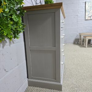 Peek inside its story... then write your own chapter with this preloved Oak Furniture Land St. Ives chest of drawers. Peek inside its story... then write your own chapter with this preloved Oak Furniture Land St. Ives chest of drawers.