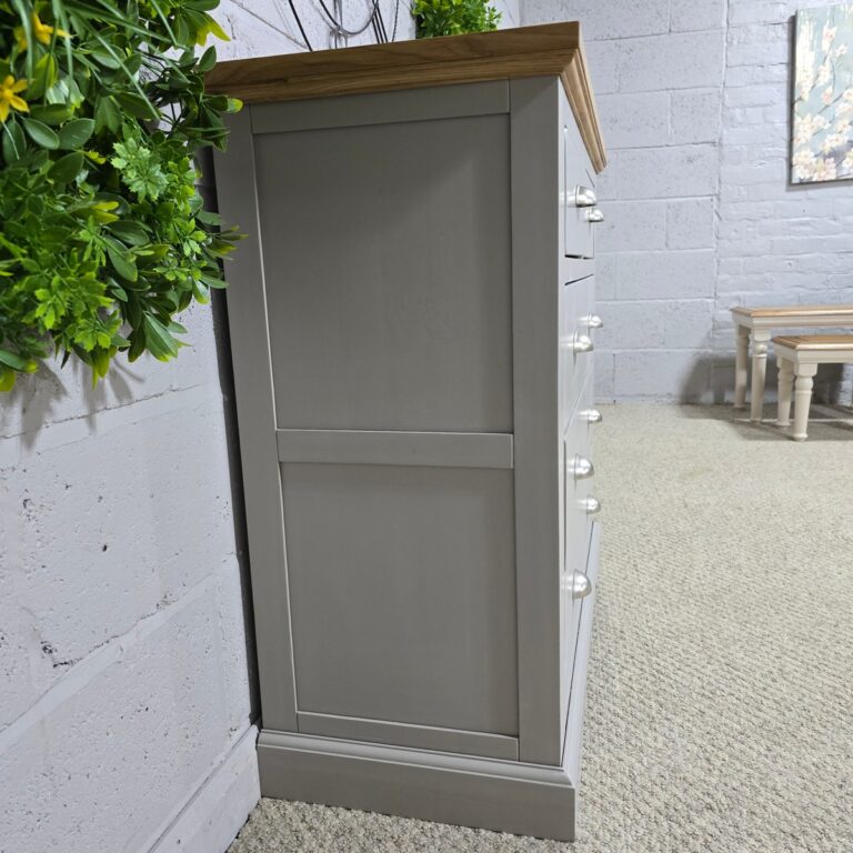 Peek inside its story... then write your own chapter with this preloved Oak Furniture Land St. Ives chest of drawers. Peek inside its story... then write your own chapter with this preloved Oak Furniture Land St. Ives chest of drawers.