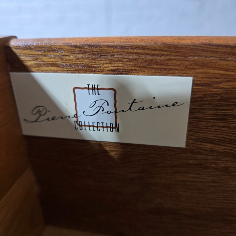 Peek inside its story... then write your own chapter with this pre-loved dark oak veneer chest of drawers.