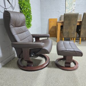 Ekornes Stressless Recliner and Footstool in Dark Brown Leather: A Pre-Loved Luxury Ekornes Stressless Recliner and Footstool in Dark Brown Leather: A Pre-Loved Luxury