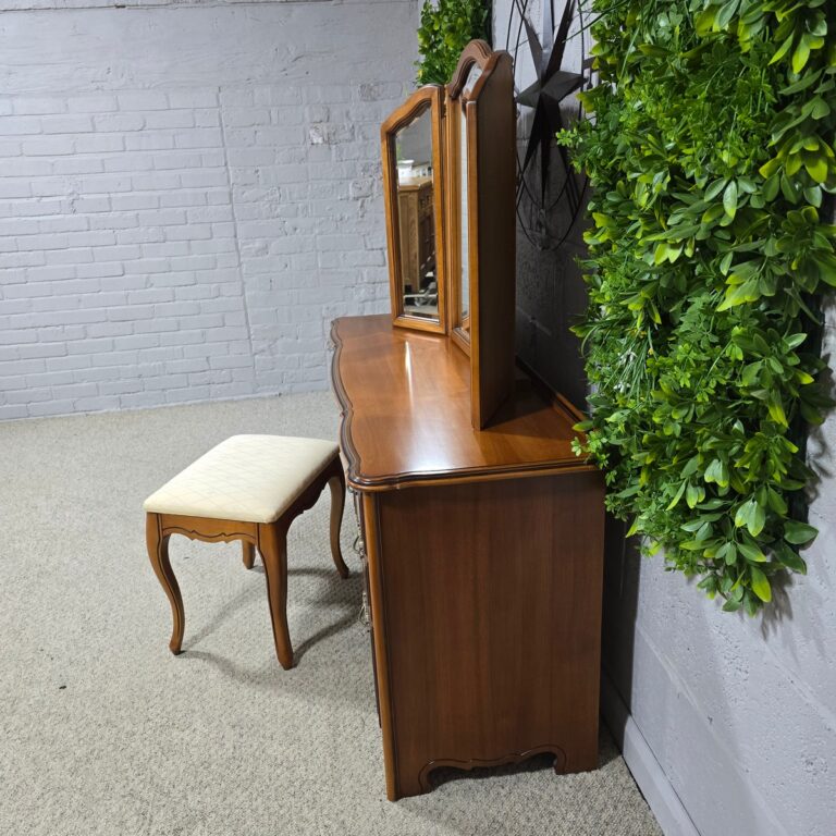 Pre-Loved Dark Oak Dressing Table Set - Timeless Quality