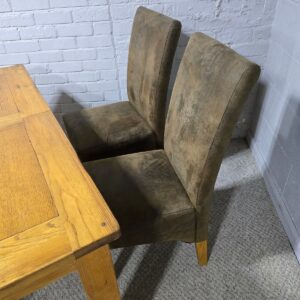 Experience Luxury for Less: Pre-owned Barker and Stonehouse Solid Oak Dining Table and Chairs Experience Luxury for Less: Pre-owned Barker and Stonehouse Solid Oak Dining Table and Chairs
