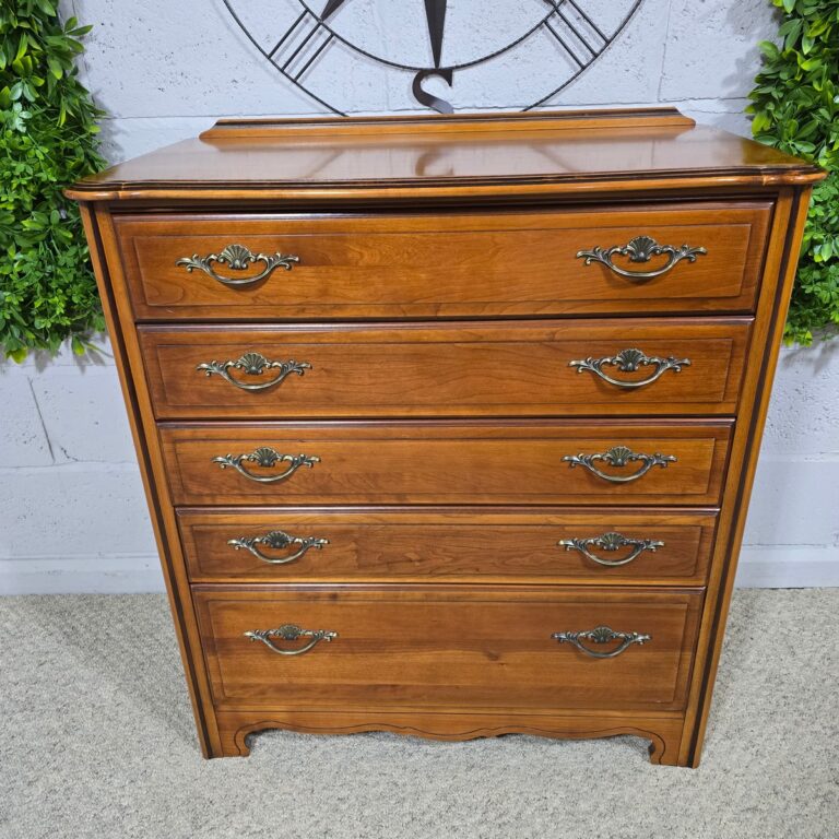 Peek inside its story... then write your own chapter with this pre-loved dark oak veneer chest of drawers.