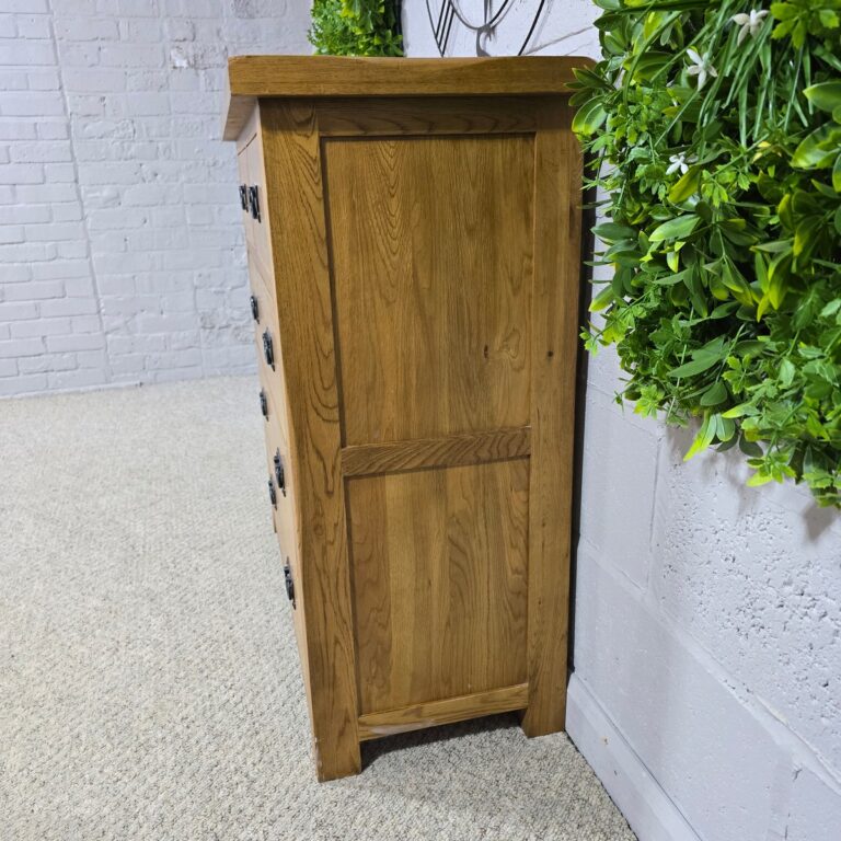 Pre-loved Oak FurnitureLand Original Rustic Chest of Drawers - Save Big on Solid Oak Luxury. Pre-loved Oak FurnitureLand Original Rustic Chest of Drawers - Save Big on Solid Oak Luxury.