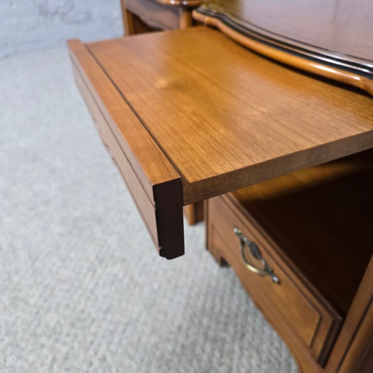 Peek inside its story... then write your own chapter with these pre-loved dark oak veneered bedside drawers.