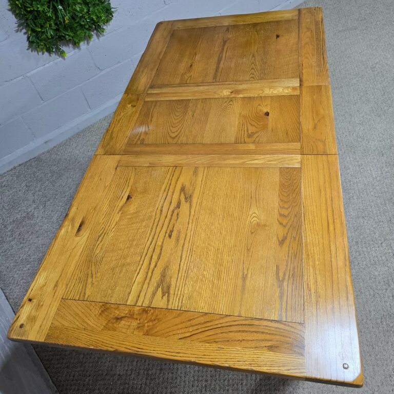 Experience Luxury for Less: Pre-owned Barker and Stonehouse Solid Oak Dining Table and Chairs Experience Luxury for Less: Pre-owned Barker and Stonehouse Solid Oak Dining Table and Chairs