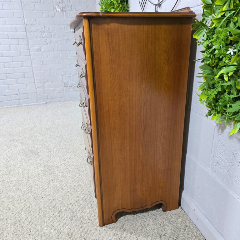 Peek inside its story... then write your own chapter with this pre-loved dark oak veneer chest of drawers.