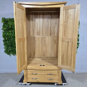 Second-Hand Oak Furniture Land Tokyo Solid Oak Double Wardrobe Second-Hand Oak Furniture Land Tokyo Solid Oak Double Wardrobe