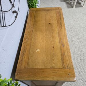 Peek inside its story... then write your own chapter with this second hand Barker and Stonehouse small solid oak sideboard. Peek inside its story... then write your own chapter with this second hand Barker and Stonehouse small solid oak sideboard.