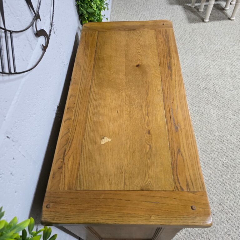 Peek inside its story... then write your own chapter with this second hand Barker and Stonehouse small solid oak sideboard. Peek inside its story... then write your own chapter with this second hand Barker and Stonehouse small solid oak sideboard.
